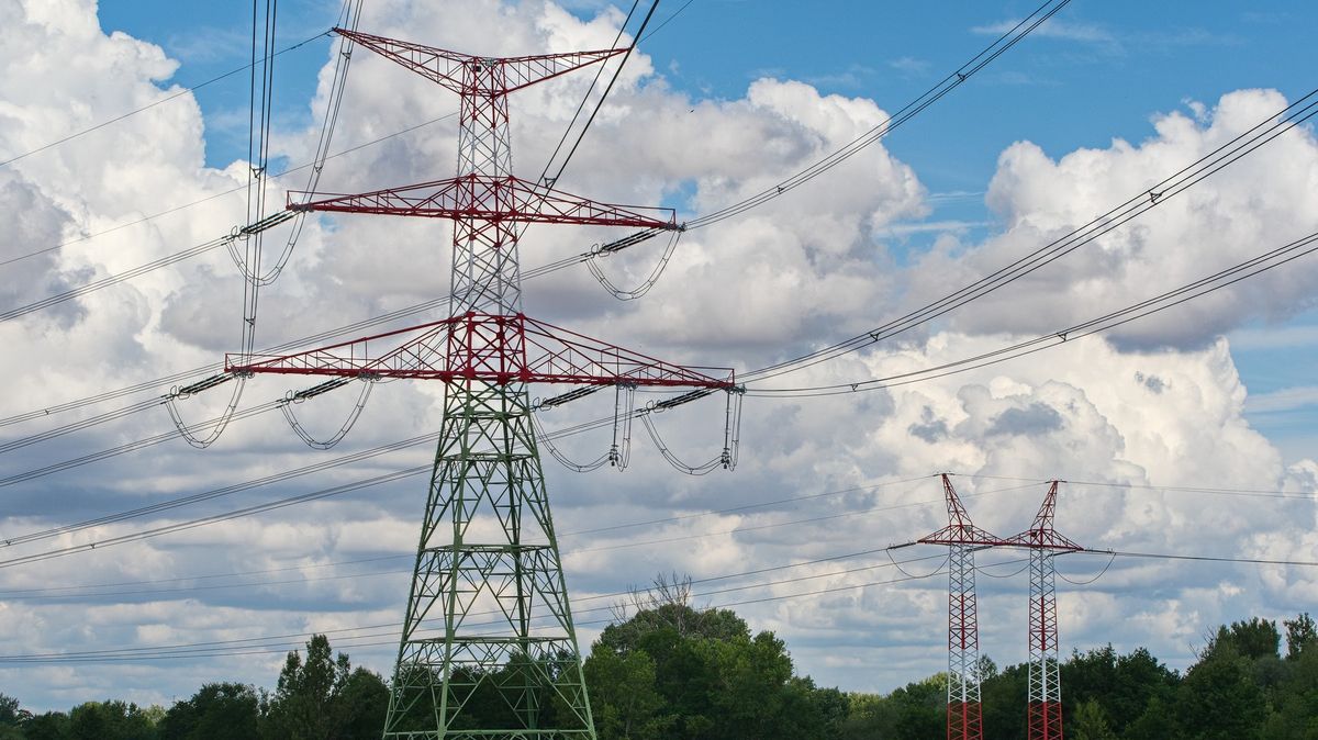 Distributoři elektřiny v příštím roce investují do sítí přes 30 miliard korun